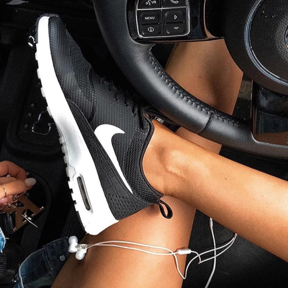 Women’s Nike air max thea black white sneaker 9 - Picture 3 of 5